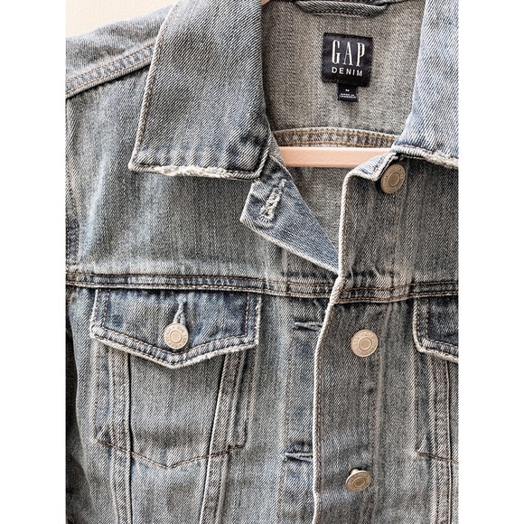 NWT Gap Denim Jean Jacket size Medium - Picture 2 of 3